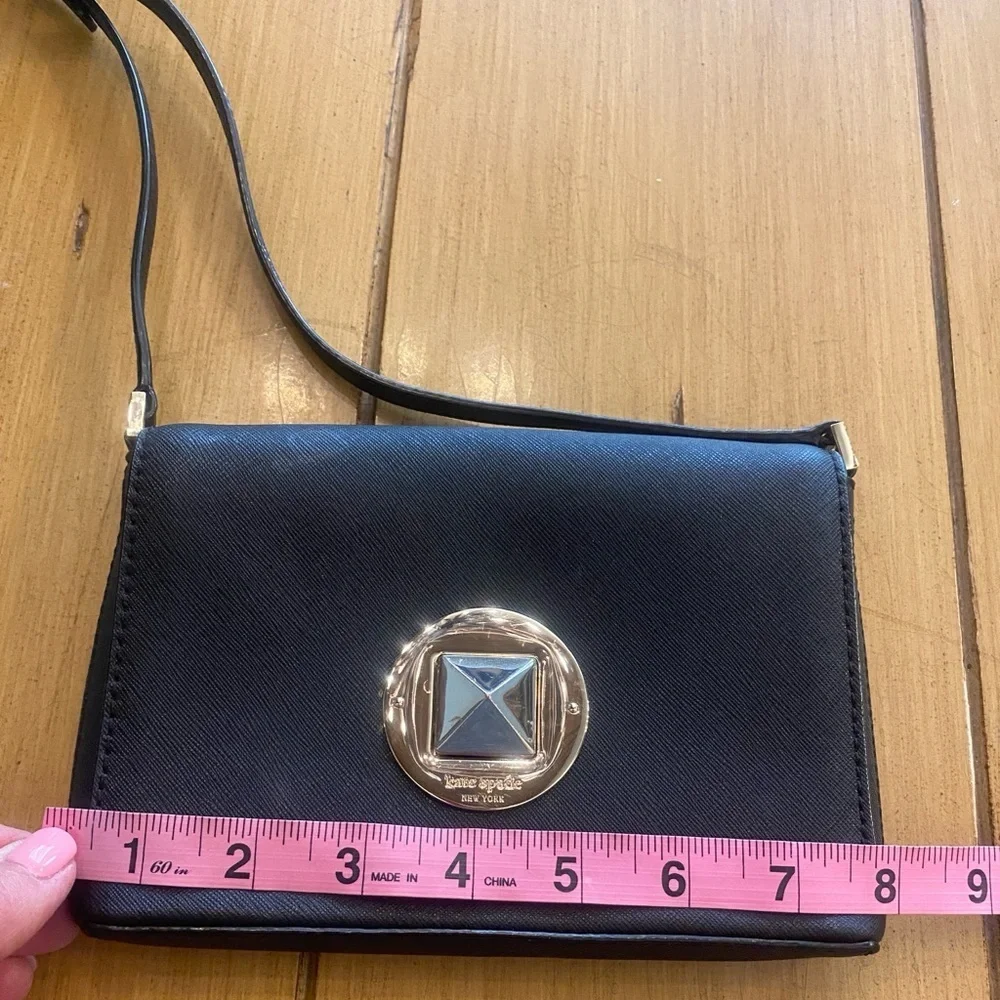 Kate Spade Newbury Lane Sally Black Leather Turn Lock Crossbody Bag gently used